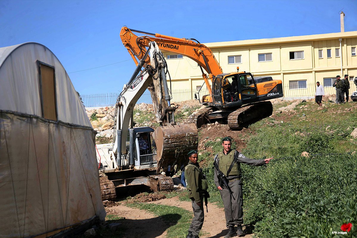 Israeli-bulldozers-detroying-houses-hebron