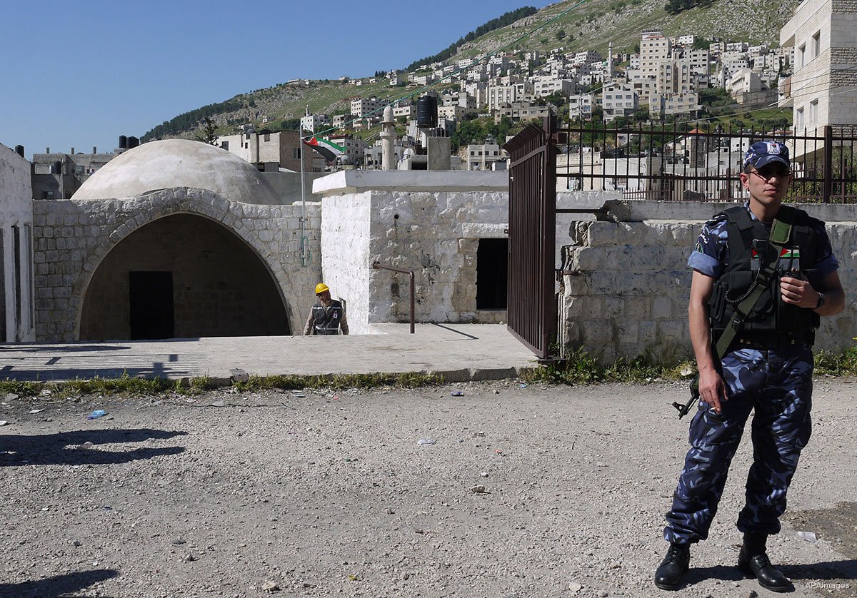 Palestinian-police-officer-stand-guard-at-josephs-tomb-nablus