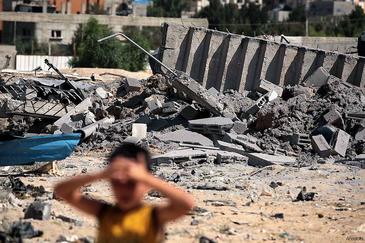 palestinian-child-inspects-damage-done-to-gaza-building-after-israeli-airstrike-bombing