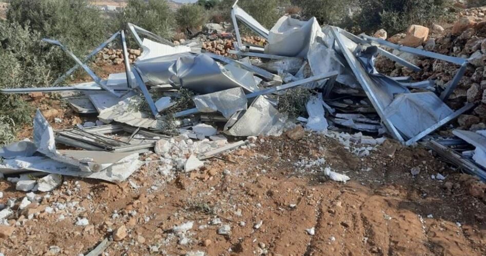 Bulldozer israeliani demoliscono casa palestinese a Kafr Qassem