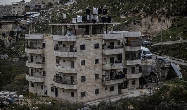 L’occupazione rinvia a tempo indeterminato la demolizione di un grande edificio a Gerusalemme est