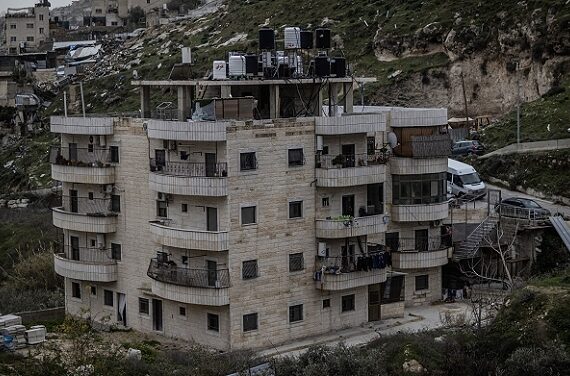 L’occupazione rinvia a tempo indeterminato la demolizione di un grande edificio a Gerusalemme est