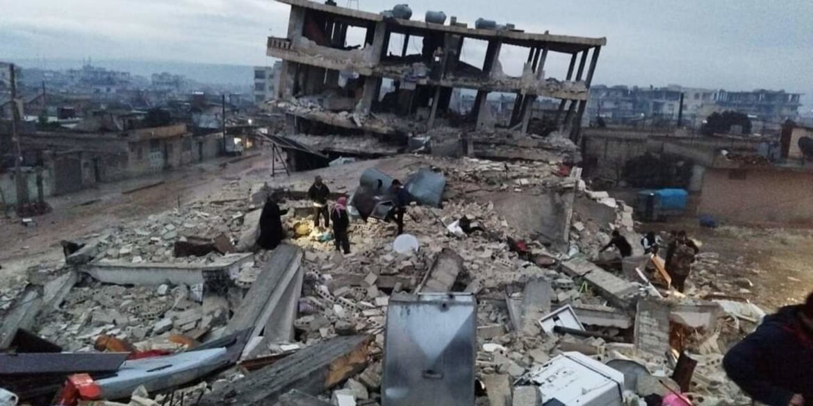 8 rifugiati palestinesi, tra cui 3 bambini, sono morti in un terremoto in Siria