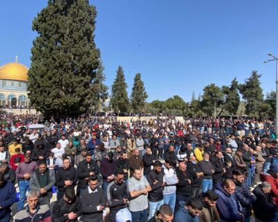 70 mila musulmani recitano preghiera del venerdì ad al-Aqsa