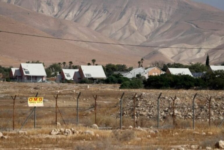 Coloni israeliani hanno istituito un avamposto nella Valle del Giordano occupata