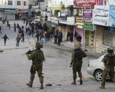 Scontri con l’occupazione nel campo di Shuafat, a Gerusalemme