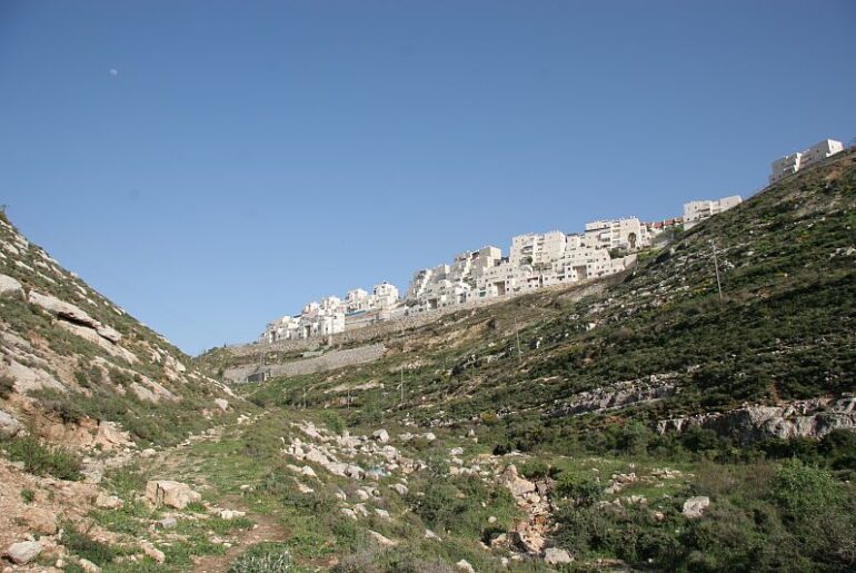 Nuovo piano israeliano per costruire oltre 600 case coloniali in Cisgiordania