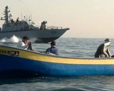 Navi israeliane prendono di mira barche dei pescatori nel mare di Gaza