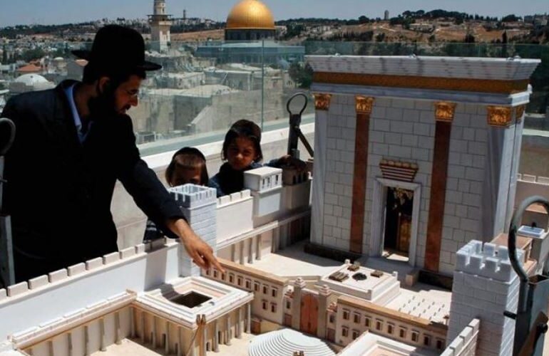 Il consiglio di amministrazione di Al-Aqsa mette in guardia dai piani di ebraicizzazione della moschea