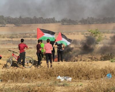Decine di palestinesi feriti e asfissiati durante manifestazioni nella Striscia di Gaza e in Cisgiordania