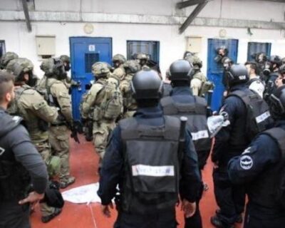 Le forze di repressione israeliane invadono una delle sezioni della prigione di “Rimon” e maltrattano i detenuti