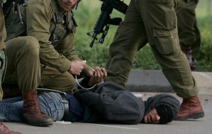Pogrom israeliani contro i Palestinesi in Cisgiordania: 1215 arrestati in 17 giorni