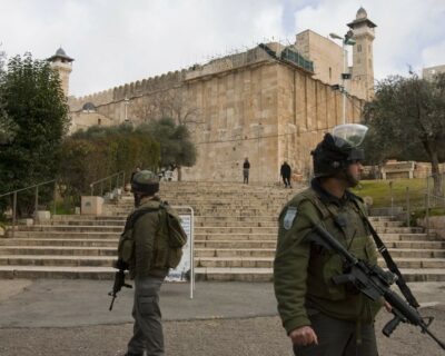 Con la scusa delle festività ebraiche, le autorità israeliane chiudono la moschea di Ibrahimi ai musulmani