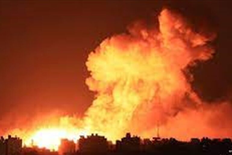 Bombardamenti israeliani contro l’ospedale Al-Ahly di Gaza: 1200 tra morti e feriti
