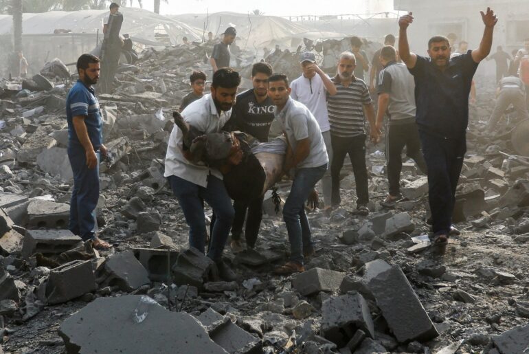 Genocidio israeliano a Gaza, 44 nuove vittime. Bilancio attuale: 5.800 morti, 15mila feriti