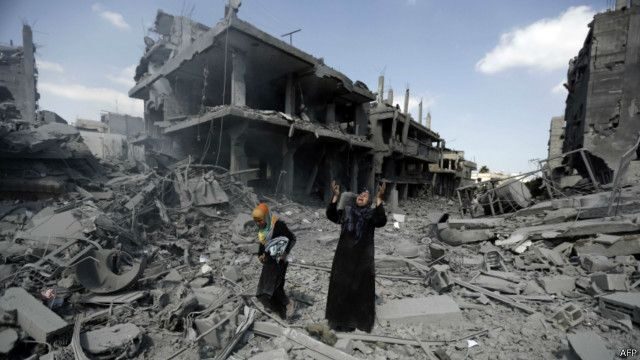 Genocidio israeliano a Gaza: continuano i bombardamenti e il numero dei morti sale 7.028 (2.913 dei quali bambini). Decine di migliaia tra feriti e dispersi. Video