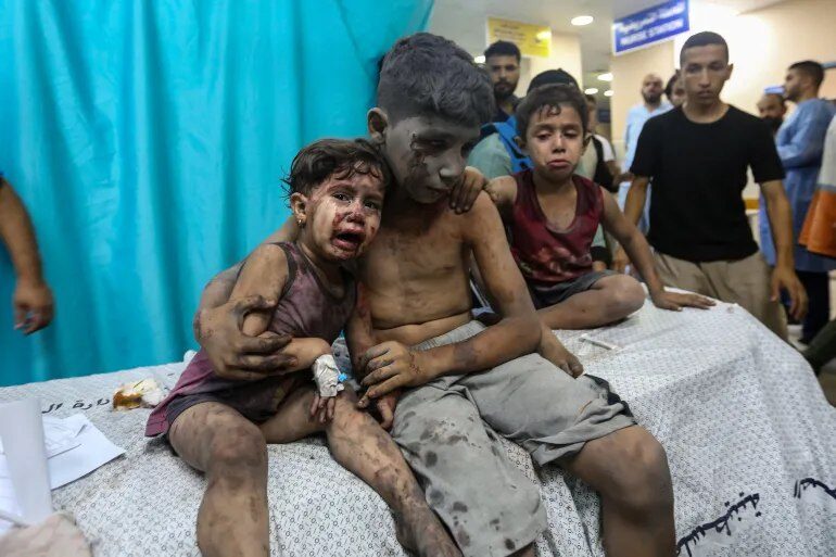 Genocidio israelo-occidentale a Gaza: i nuovi dati dell’orrore: 450 pazienti evacuati dall’Ospedale Indonesiano. Bilancio delle vittime: 14.532 morti (6.000 bambini e 4.000 donne), 7.000 dispersi