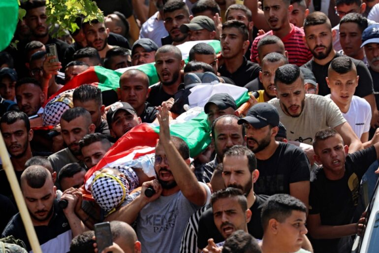Due palestinesi sono stati uccisi dopo scontri con le forze di occupazione a Qalqilya