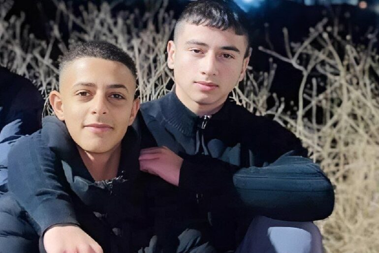Due ragazzini uccisi dalle IOF a al-Bireh. Sale a 5 il bilancio dei morti di domenica in Cisgiordania